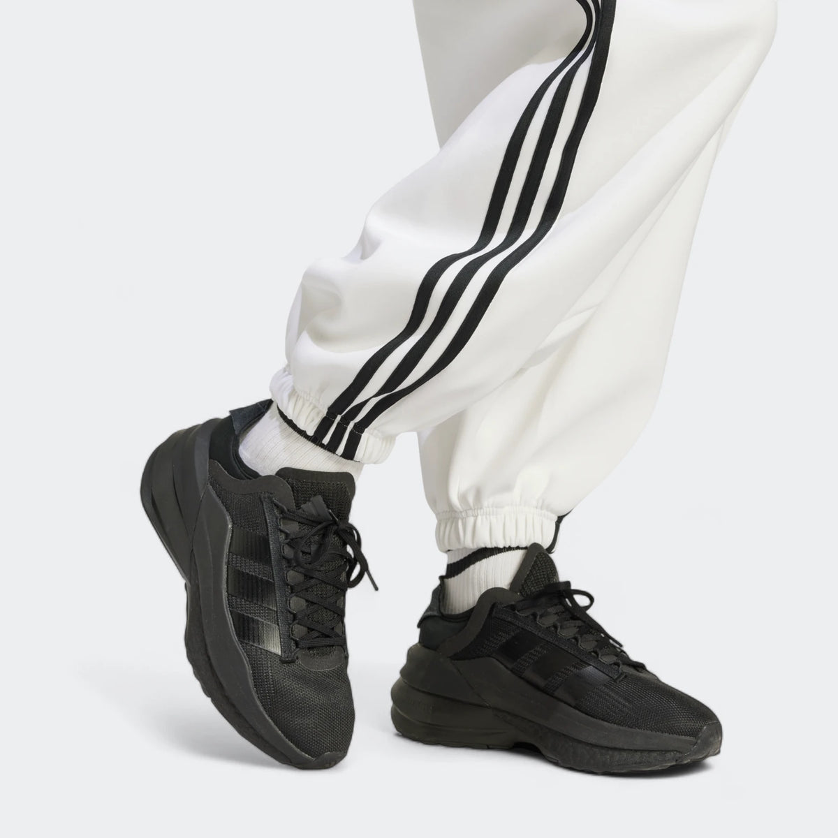Future Icons 3-Stripes Parachute Joggers