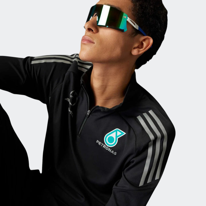 Mercedes - Amg Petronas Formula One Team Mechanics Top