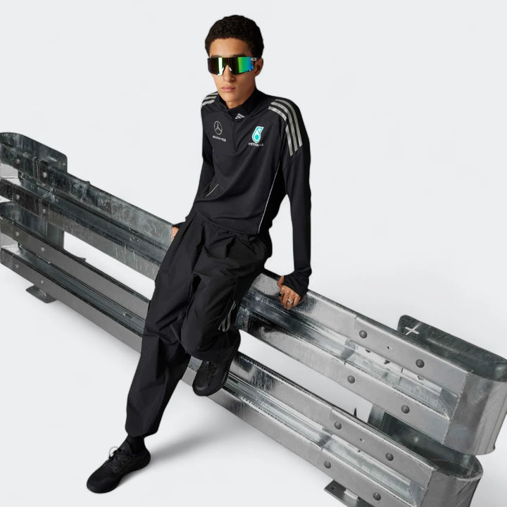Mercedes - Amg Petronas Formula One Team Mechanics Top