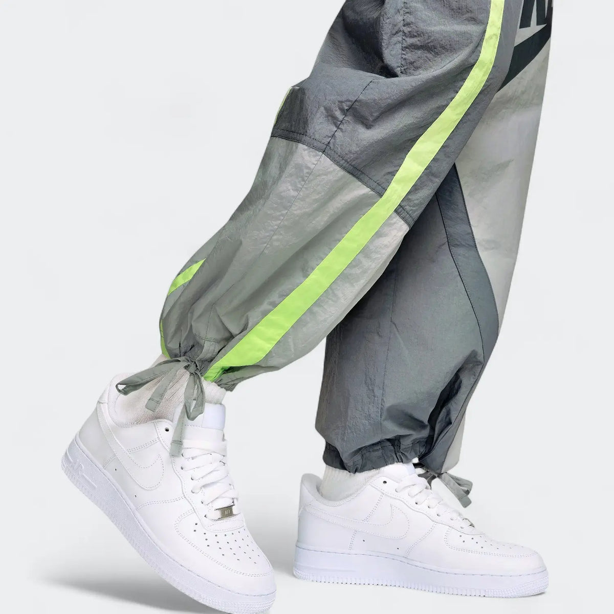 Nike Sportswear Women's Mid-Rise Loose Woven Open-Hem Pants