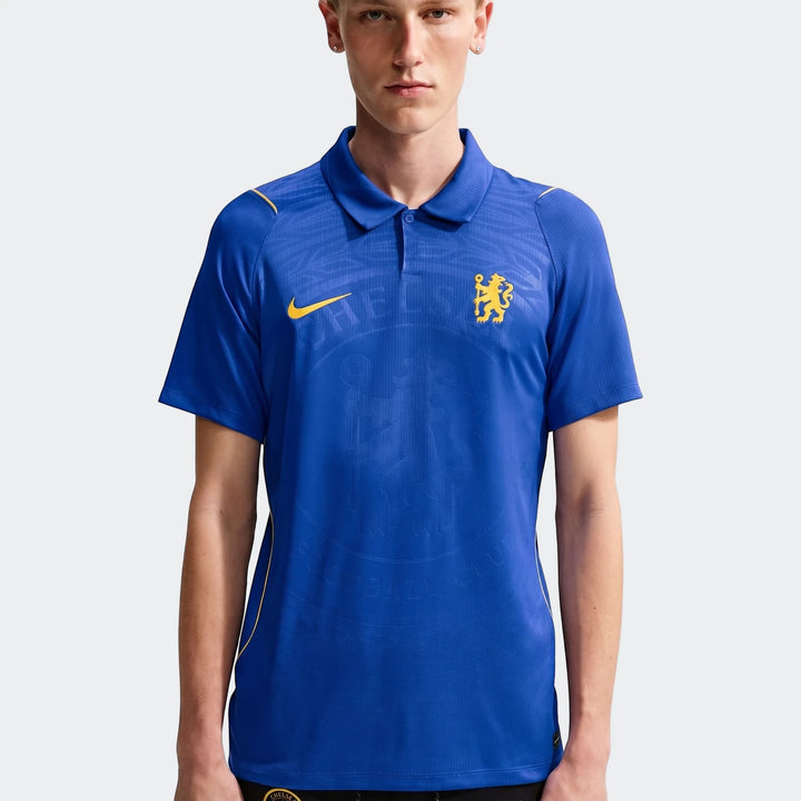 Chelsea FC 2026/27 Stadium Home blue men's Nike Dri-Fit soccer replica jersey on a male model, front view.