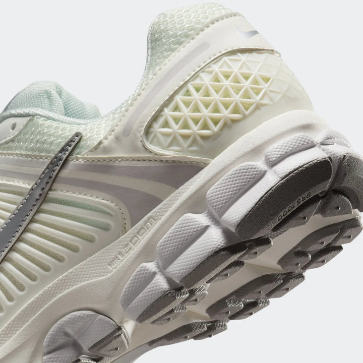 Nike Zoom Vomero 5 Men'S Shoes