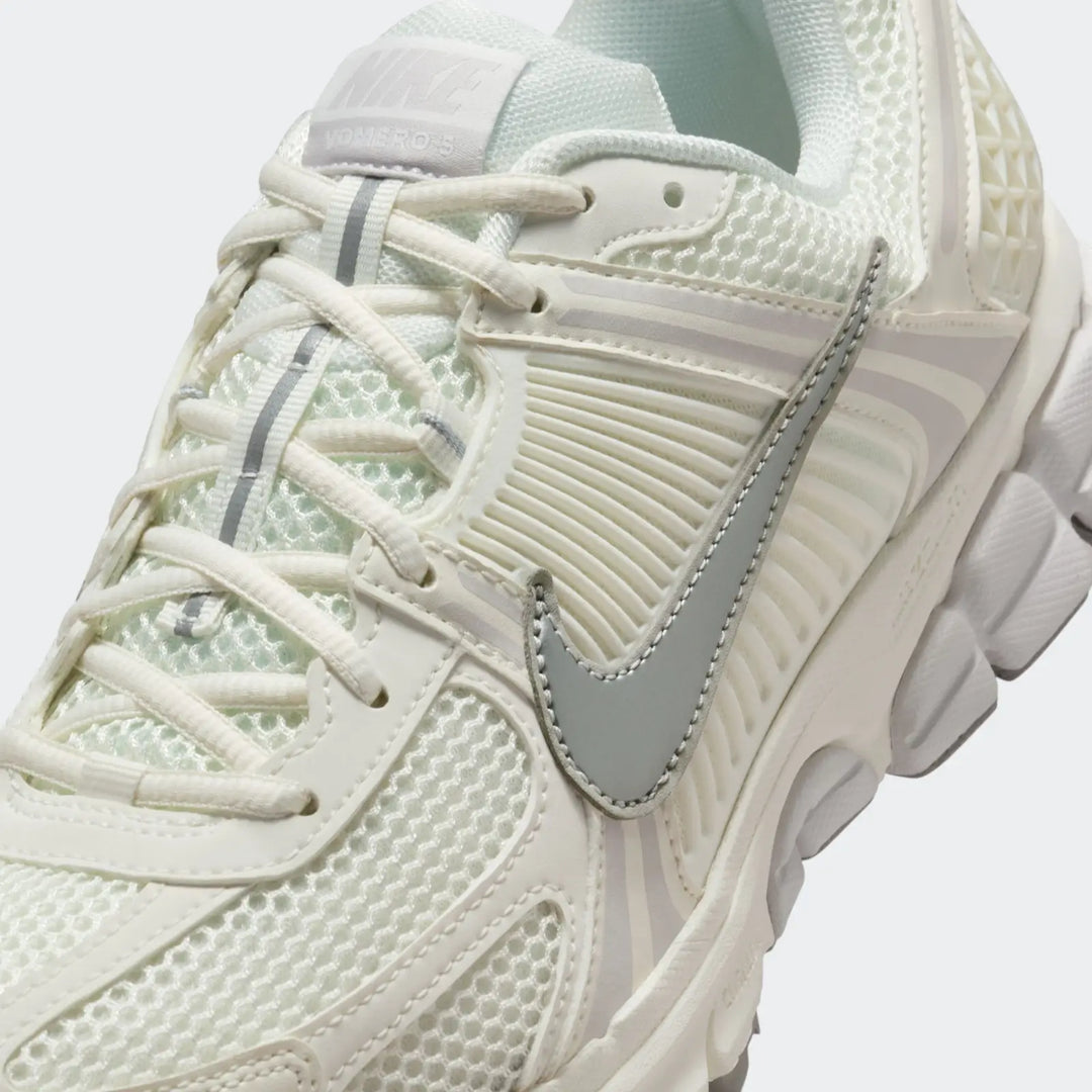 Nike Zoom Vomero 5 Men'S Shoes