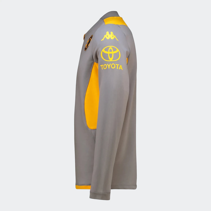 Kappa Kaizer Chiefs Muzira Pro 2 Am 26/27 men's long-sleeved jersey in grey and yellow, shown from the side.