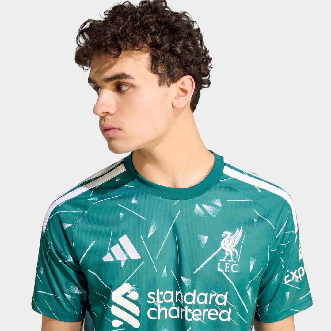 Liverpool FC 26/27 goalkeeper jersey in teal green with white geometric print, short sleeves and LFC crest, front view.