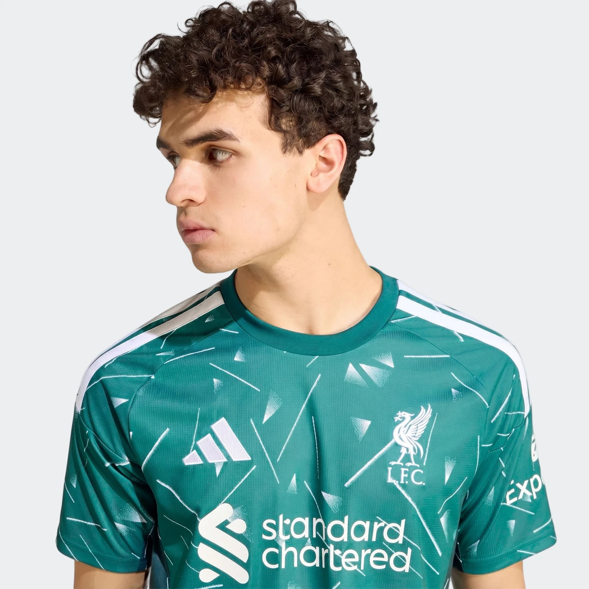 Liverpool FC 26/27 goalkeeper jersey in teal green with white geometric print, short sleeves and LFC crest, front view.