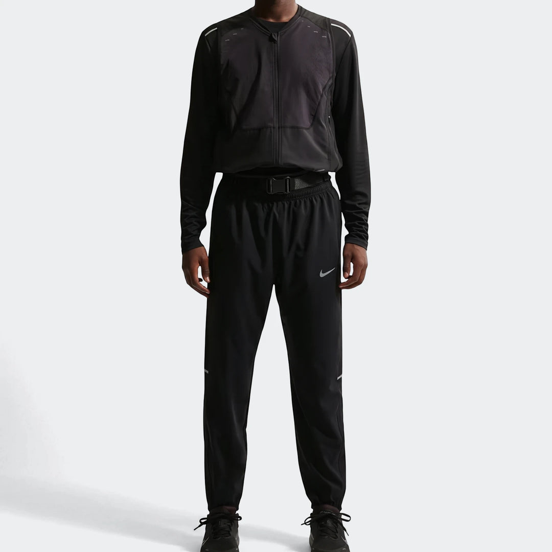 M Nk Df Miler Woven Pant in black with an elastic waistband and tapered fit for athletic comfort.