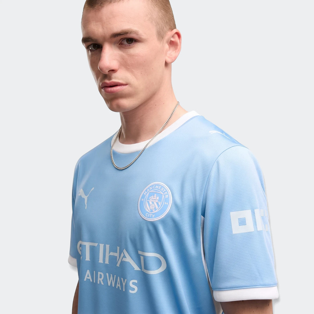 Men's light blue Manchester City 26/27 Home Jersey with 'ETIHAD AIRWAYS' logo, worn by a model in a chest-up shot.