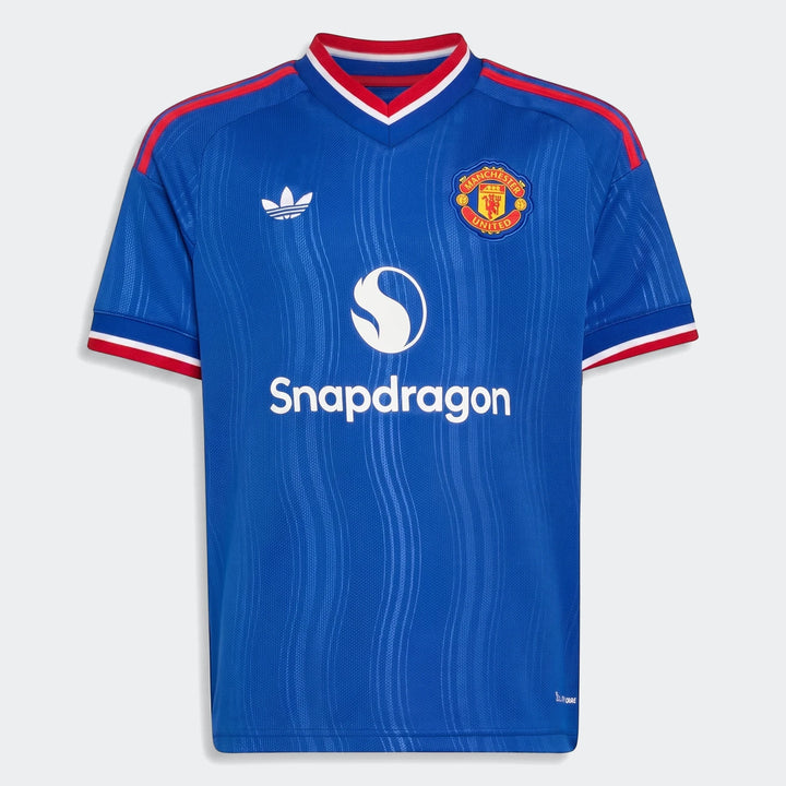 Front view of a Manchester United 26/27 Away Kids Jersey in blue with red and white details and Snapdragon sponsor logo.
