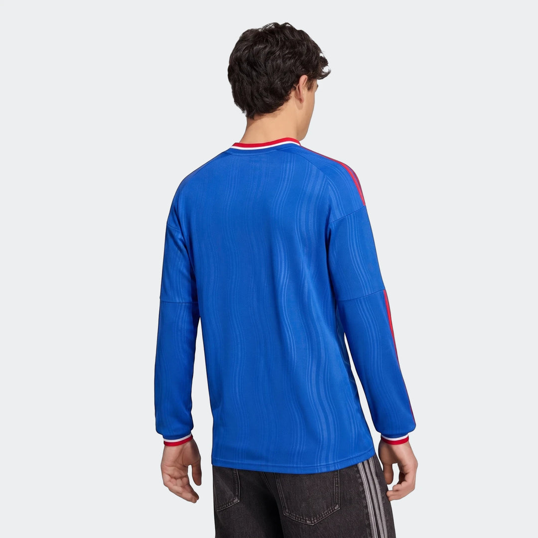 Male model from back wearing a blue Manchester United 26/27 Away Longsleeve Jersey with red and white trim.
