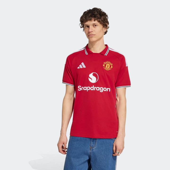 Manchester United 26/27 Home Jersey in red, short-sleeve football shirt with polo collar and club crest, front view.