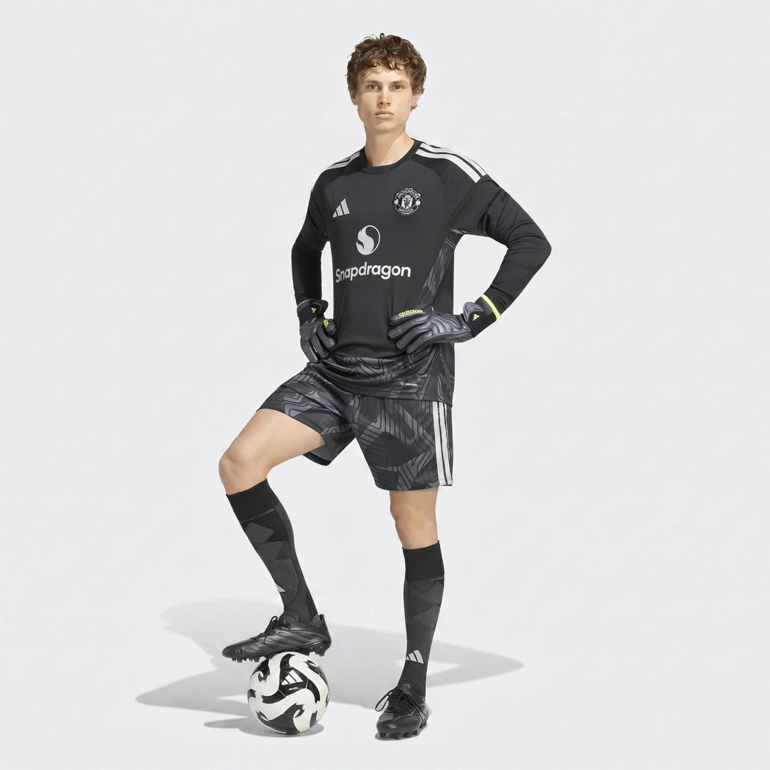 Manchester United 26/27 long sleeve goalkeeper jersey in black with white shoulder stripes, front view.