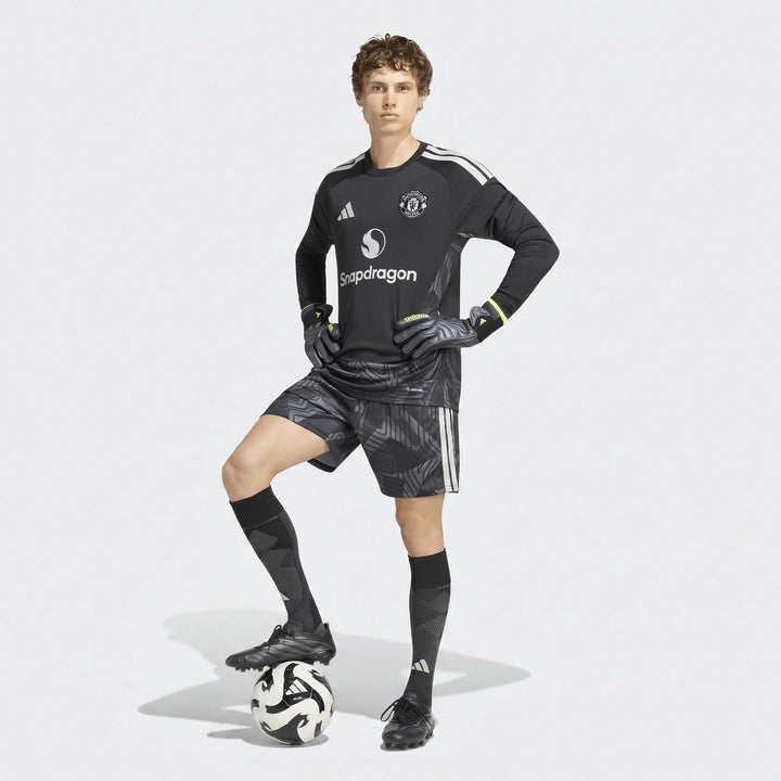Manchester United 26/27 long sleeve goalkeeper jersey in black with white shoulder stripes, front view.