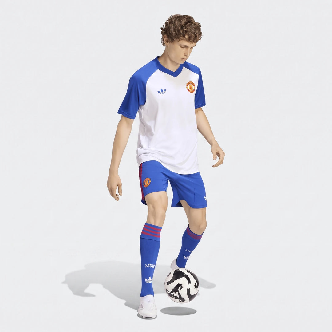 Male model wearing a Manchester United 26/27 Pre Match Jersey with blue and white colors, blue shorts, and socks, with a
