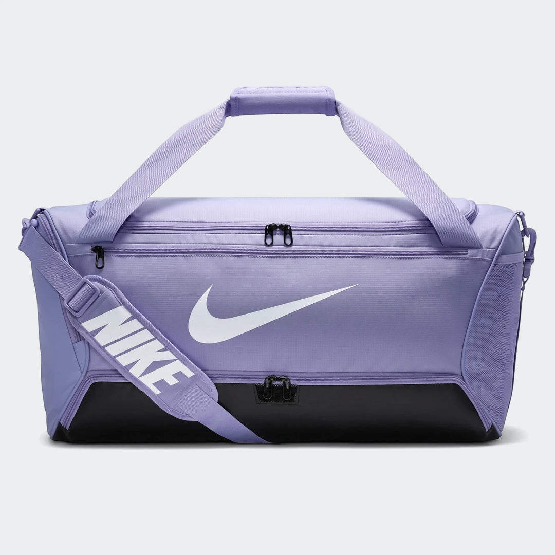 Nike Brasilia M Duff 9.5 purple duffel bag with a white Nike swoosh logo and black base, ideal for athletic use.