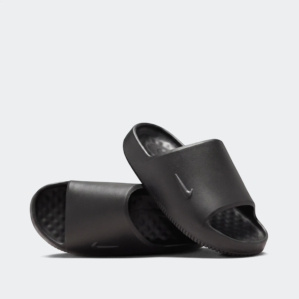 Black Nike Calm Slide 2.0 men's slip-on sandals, featuring a comfortable open-toe design and a minimalist aesthetic.