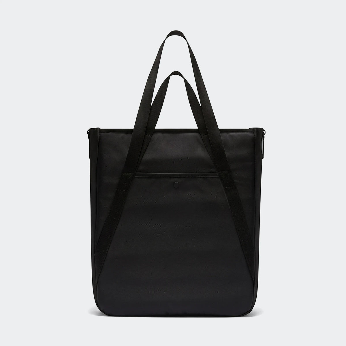 Nk Gym Tote Sp26 black tote bag with double shoulder straps and front slip pocket, shown from front.