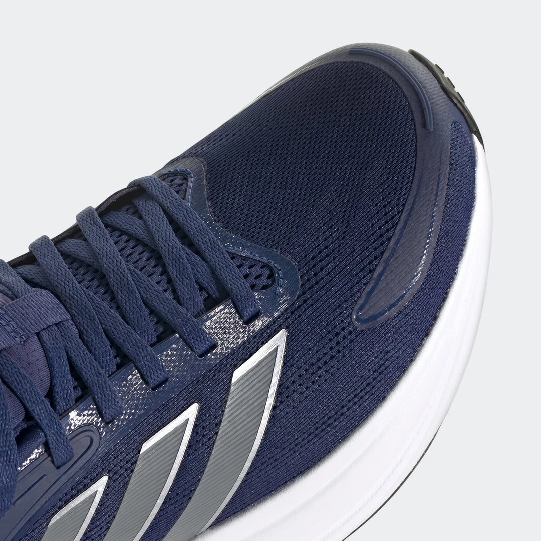 Close-up of a navy blue Response 2 running shoe featuring a mesh upper and distinct silver stripe detailing on the side.