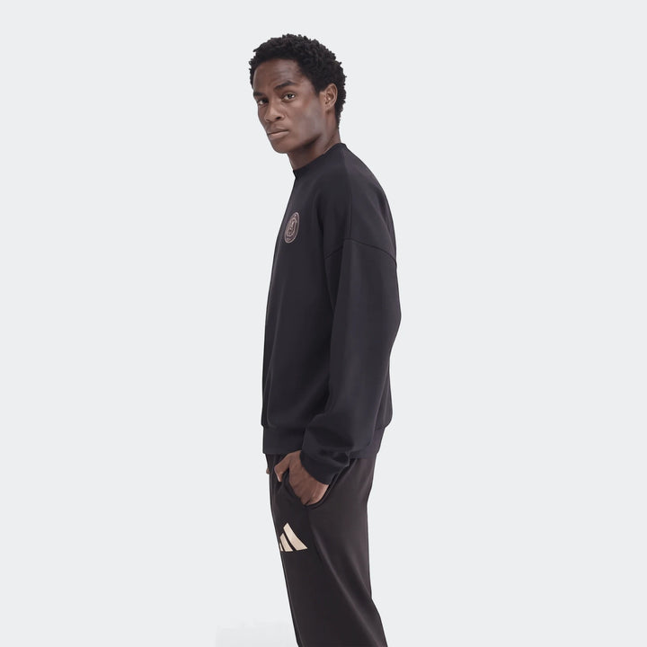 Black Sportswear Open Hem Future Icons 3-Bar Crew Sweatshirt worn by a male model, featuring a crew neck and logo detail.