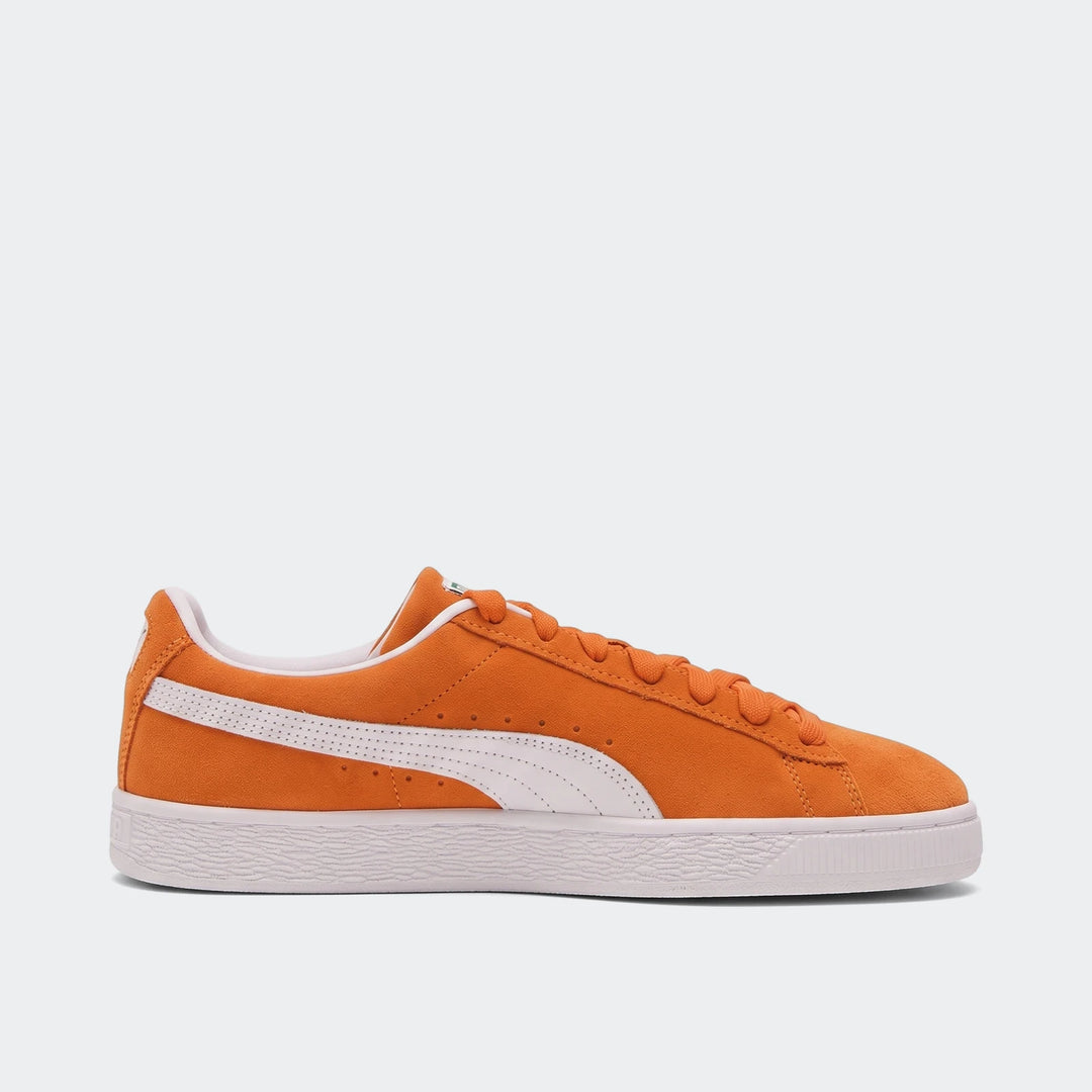 Suede Classic Cayenne Pepper/White sneakers for unisex, featuring an orange suede upper, white formstrip, and white sole.